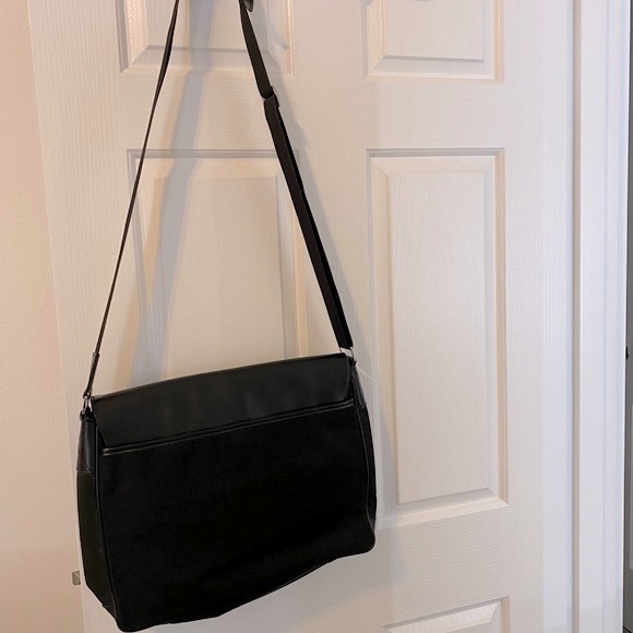 ✨Host Pick✨ Oroton Unisex Adjustable Satchel Bag~ JUST AS NEW - Picture 3 of 15